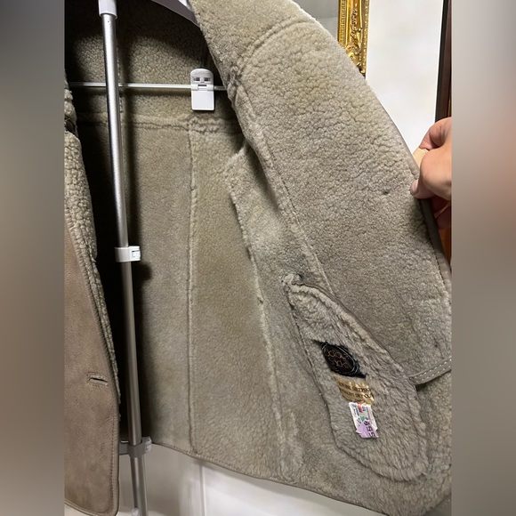 Women’s (genuine) Shearling Coat - Picture 4 of 11